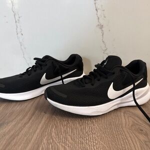 Nike Revolution.Size Men 9.Black